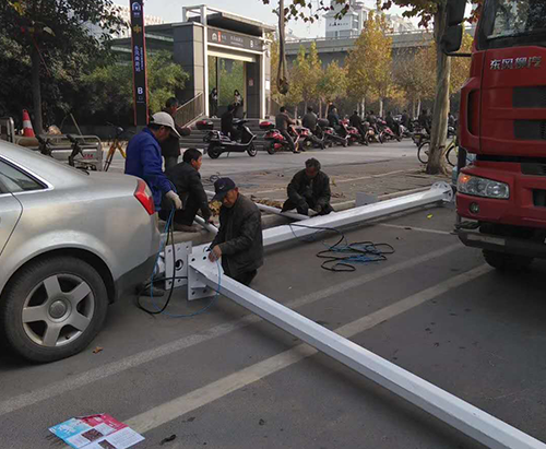 乐鱼·体育-乐鱼（中国）一站式服务官方网站省郑州市郑东新区监控杆安装现场